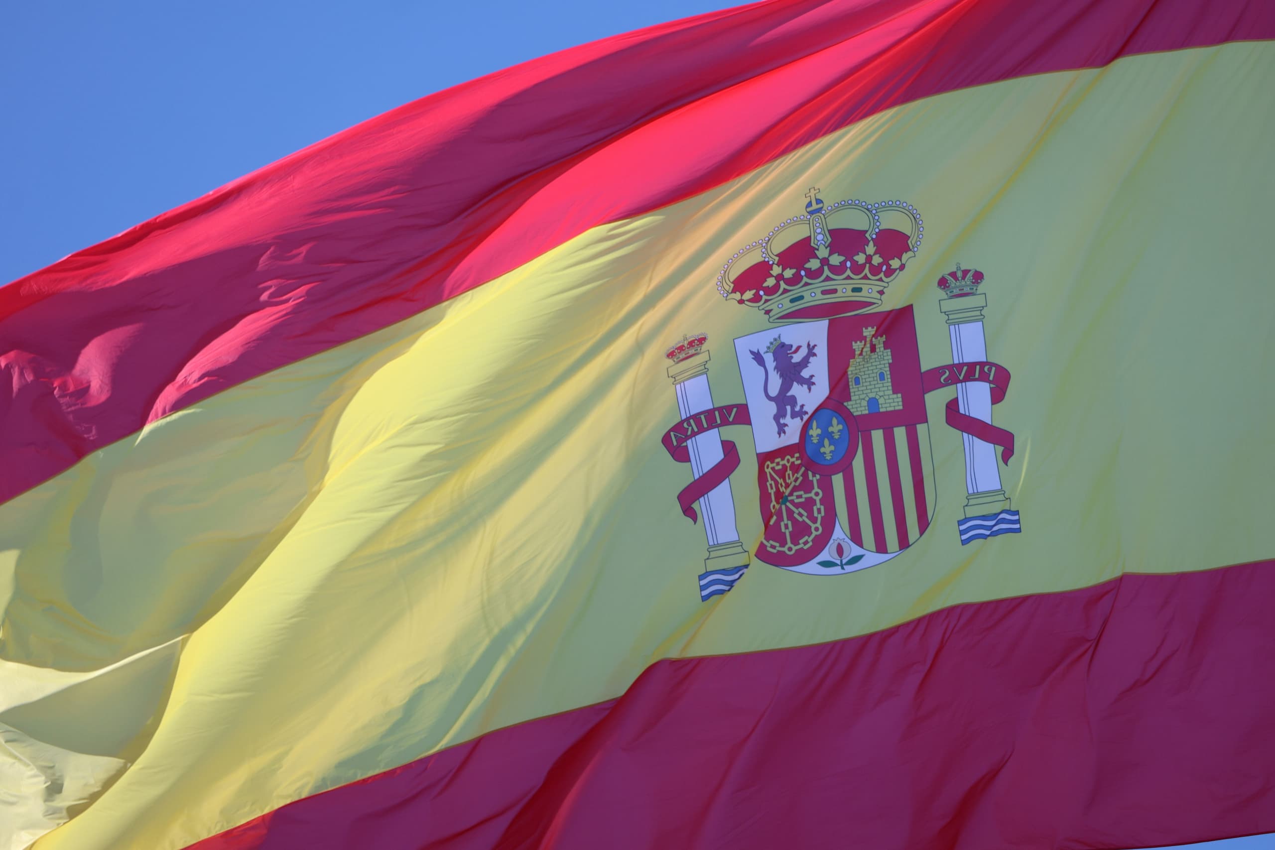 ¿Qué es la residencia de familiar de español y quién puede solicitarla?